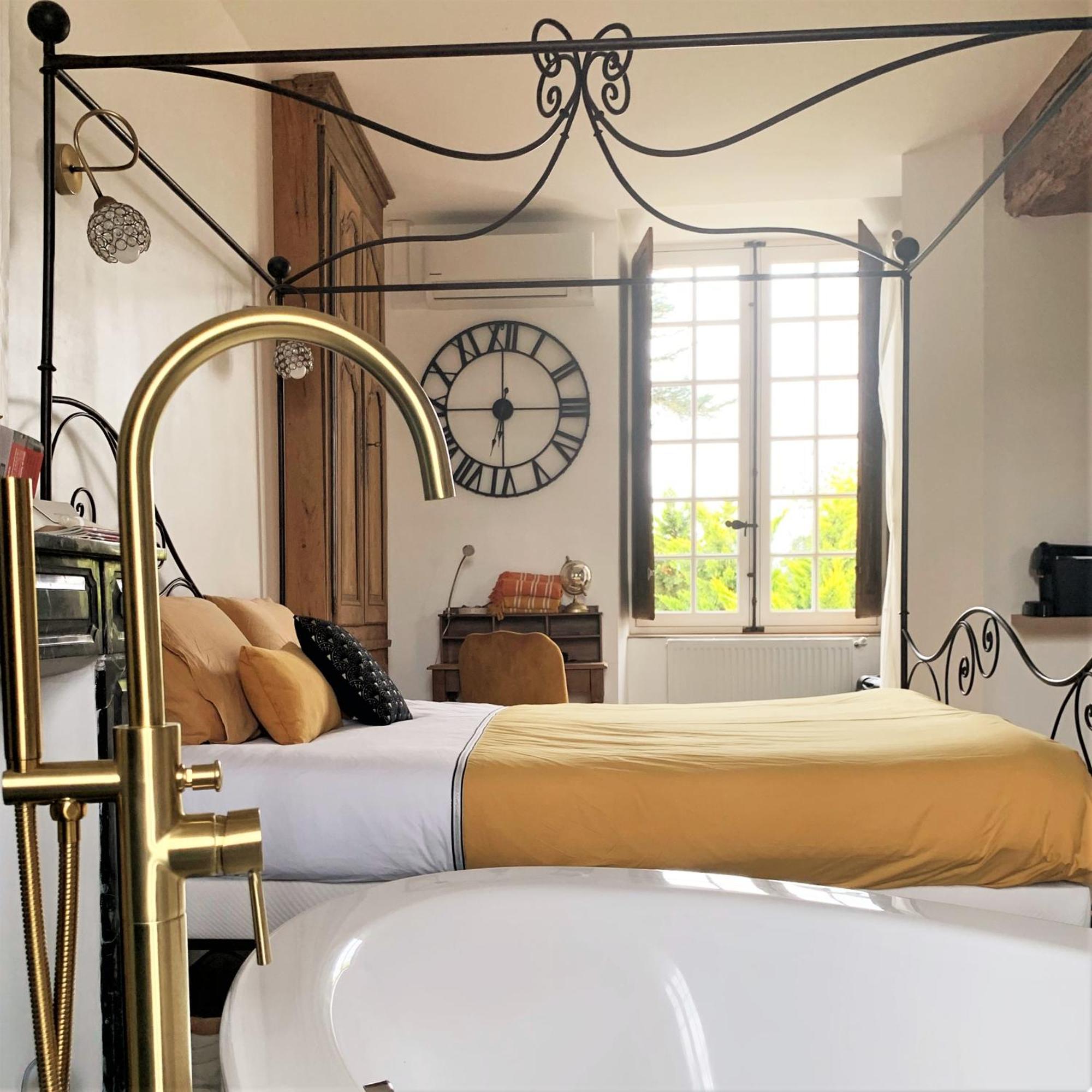 Le Bas Chitray Bed & Breakfast Ménil Exterior foto