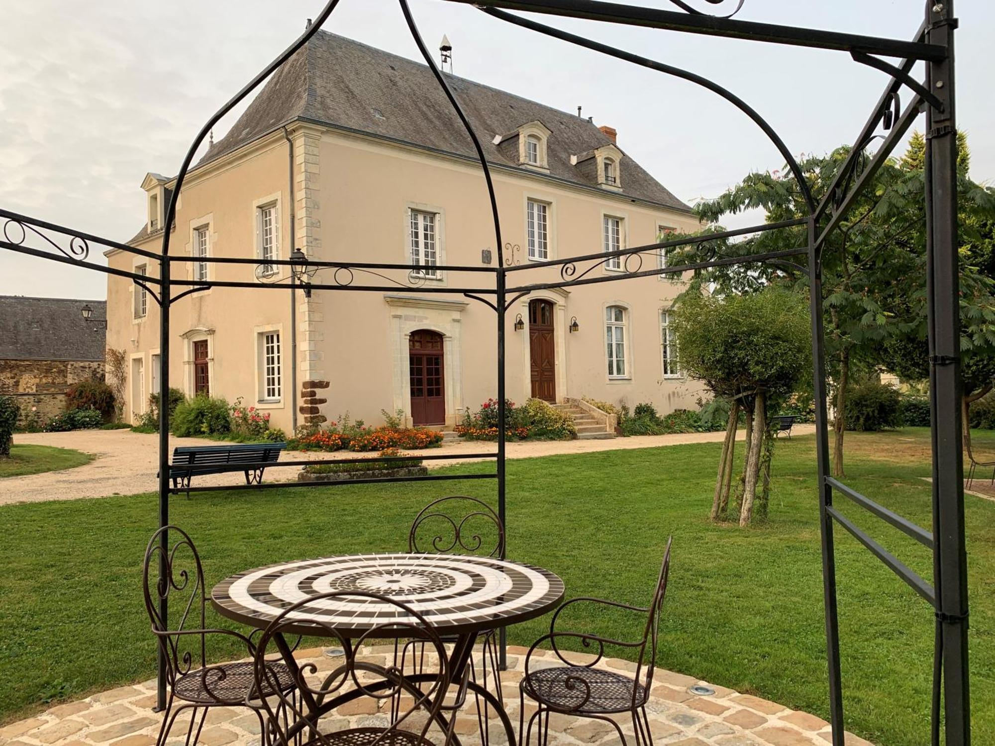 Le Bas Chitray Bed & Breakfast Ménil Exterior foto