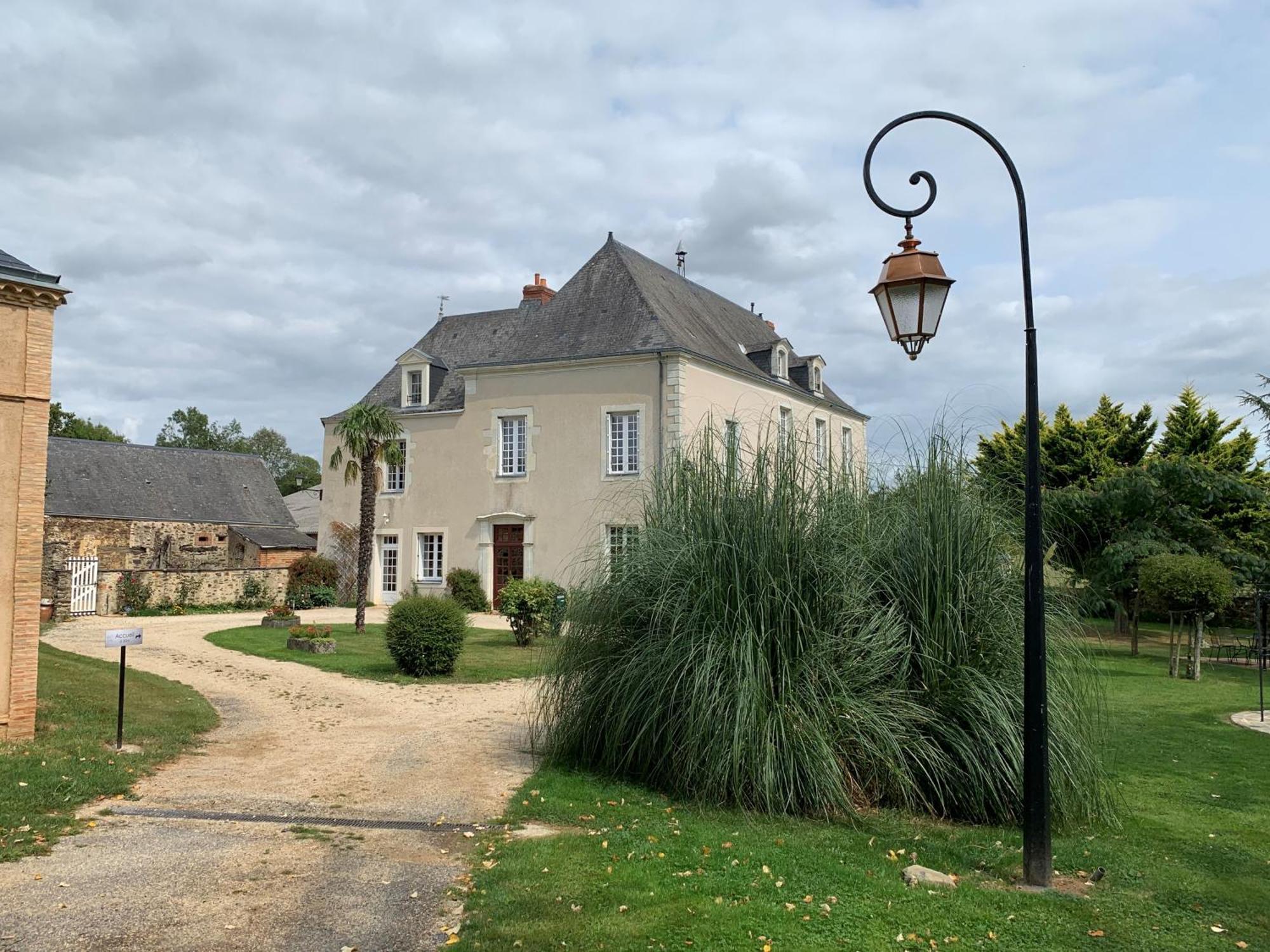 Le Bas Chitray Bed & Breakfast Ménil Exterior foto
